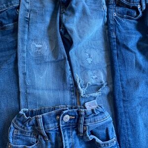 Boys old navy size 6 karate slim fit gently worn jeans. Gently worn.